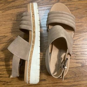 Adrienne Vittadini | White and Beige Platform Sandals | Size 8